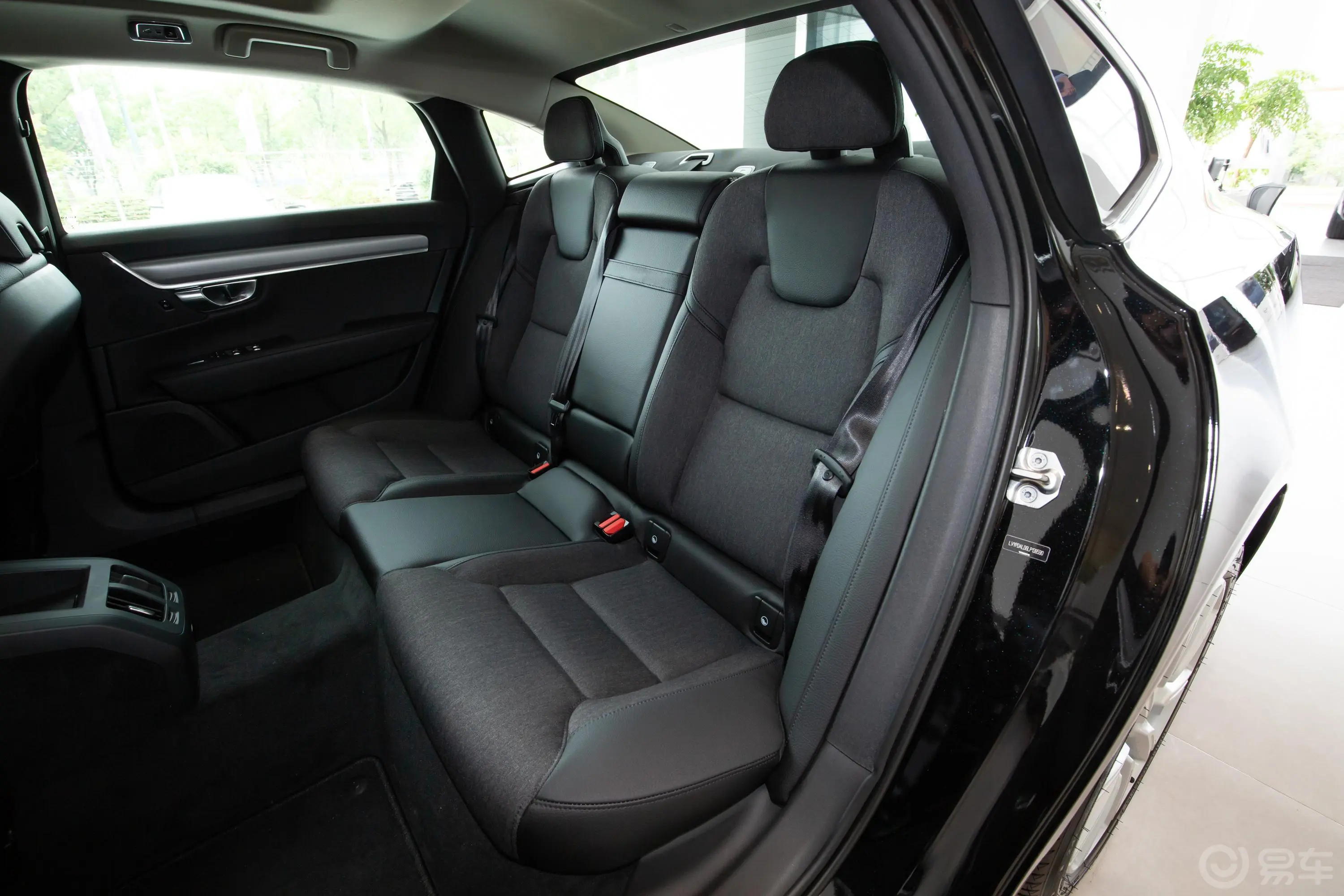 沃尔沃S90T4 智行豪华版后排座椅
