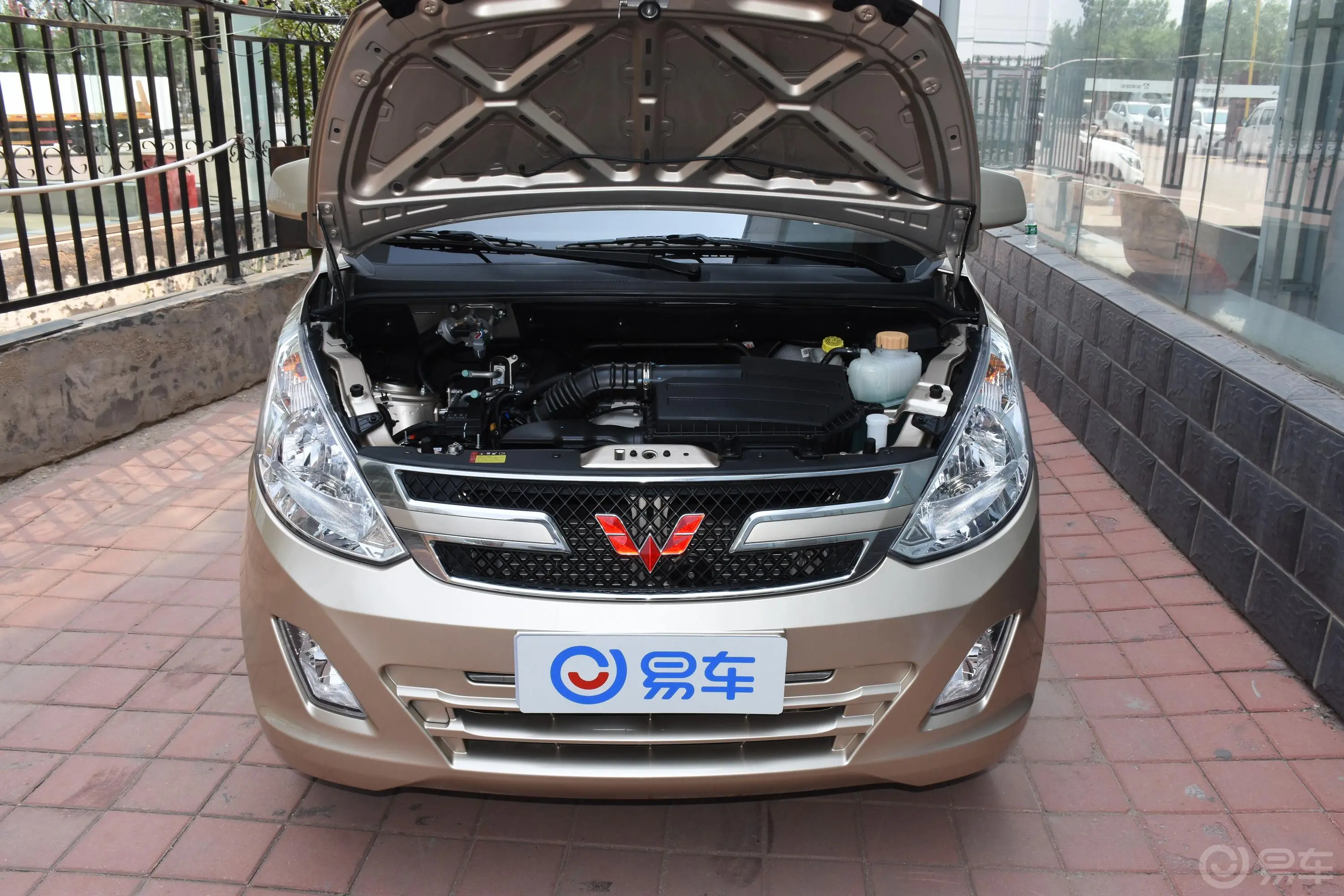 五菱荣光V1.5L 手动 标准型 国V发动机舱整体