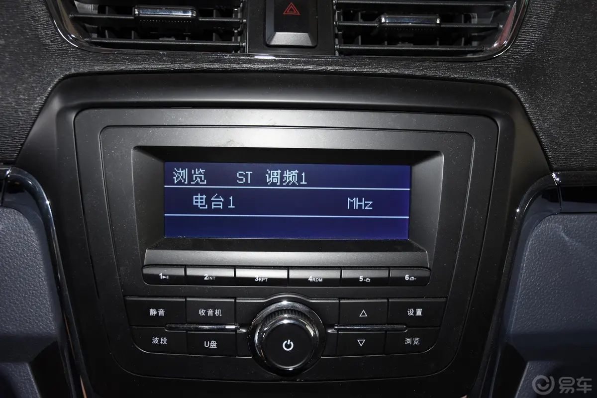 金杯小海狮X301.5L 手动 厢货舒适版 国V CNG内饰