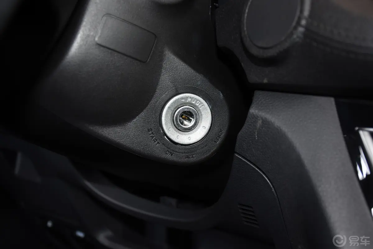 瑞迈S标轴版 2.0T 手动 两驱 豪华款 汽油 国V钥匙孔或一键启动按键