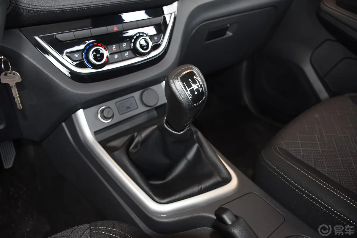 瑞迈S标轴版 2.0T 手动 两驱 豪华款 汽油 国V换挡杆