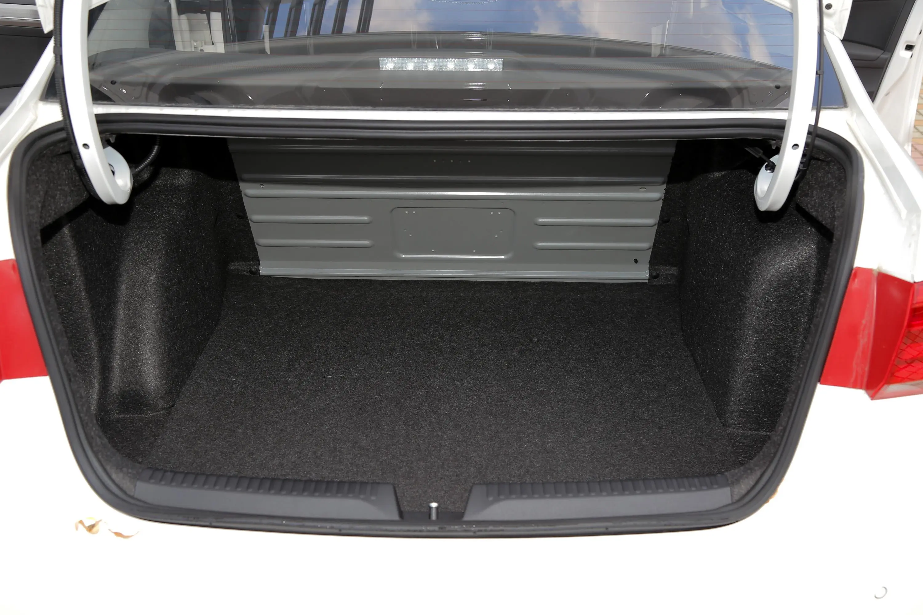 桑塔纳1.5L 自动 舒适版 国VI后备厢空间特写