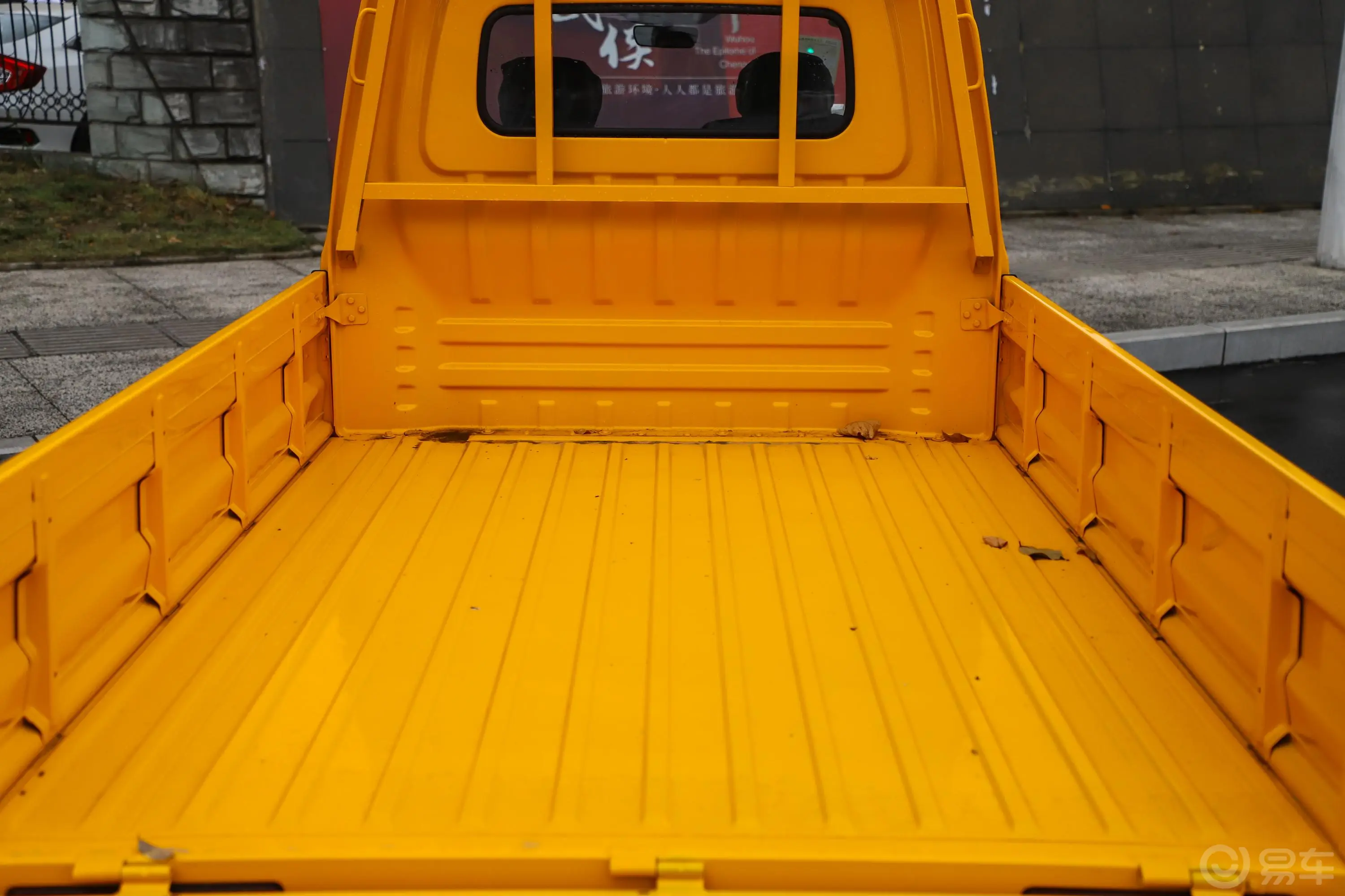 长安星卡1.2L 双排 货车标准版后备厢空间特写