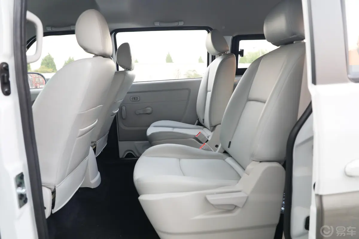 新海狮S客车 1.6L 手动 商务版 国V后排座椅