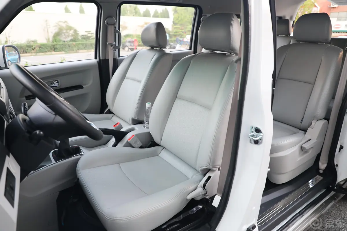 新海狮S客车 1.6L 手动 商务版 国V驾驶员座椅