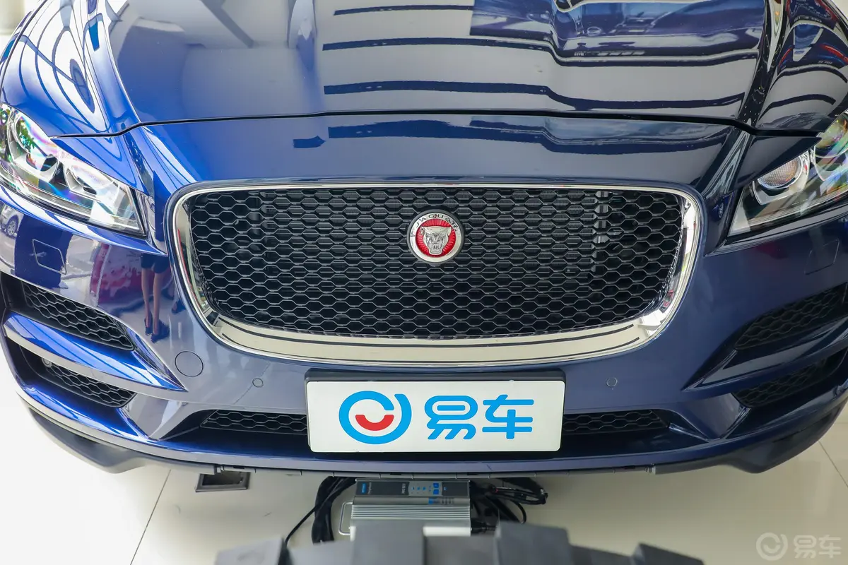 捷豹F-PACE2.0T 两驱 都市尊享版外观