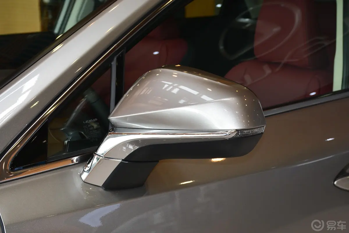 雷克萨斯NX300h 百万纪念限量版 国VI主驾驶后视镜背面