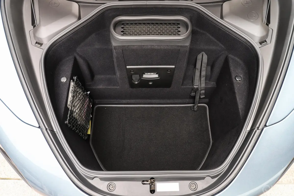 迈凯伦720S4.0T Coupe后备厢空间特写