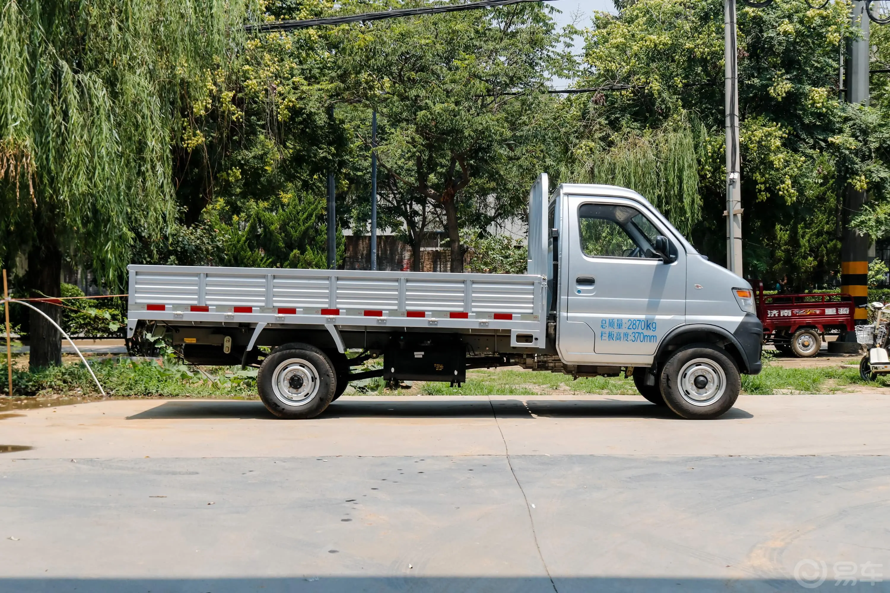 神骐T20T20L 载货车单排 1.5L 手动 舒适版 3.6米货箱正侧车头向右水平