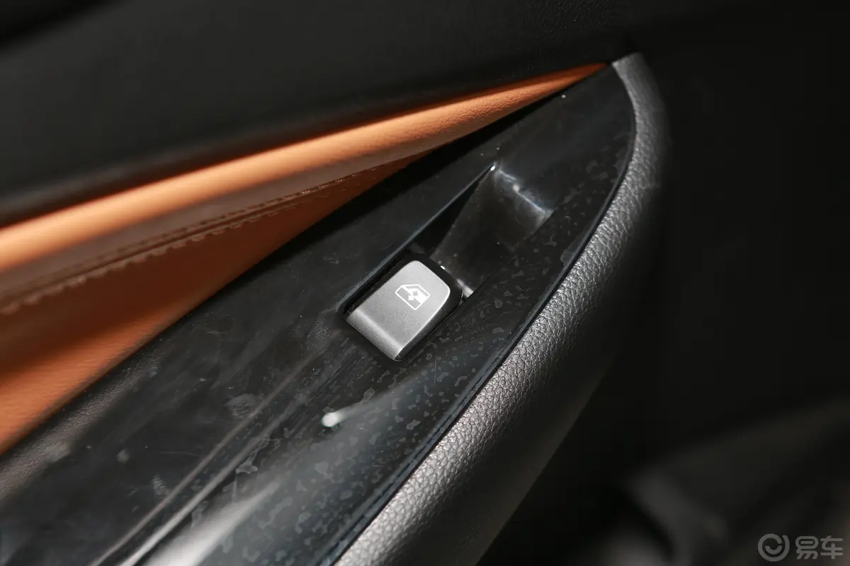 五菱宏光S3自动离合版 1.5L 手动 豪华型 国V后车窗调节