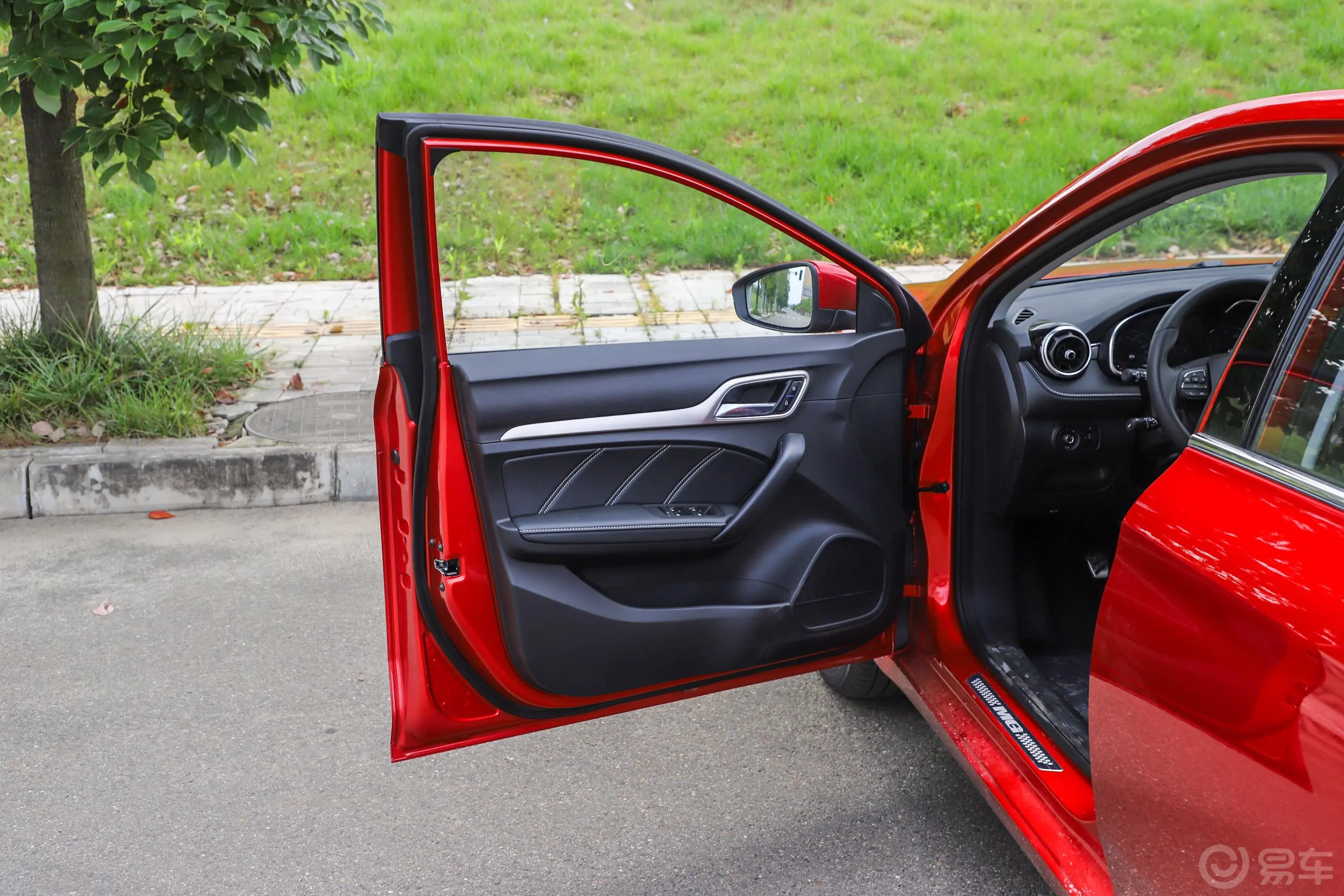 MG620T 手动 运动版 国Ⅵ驾驶员侧前车门