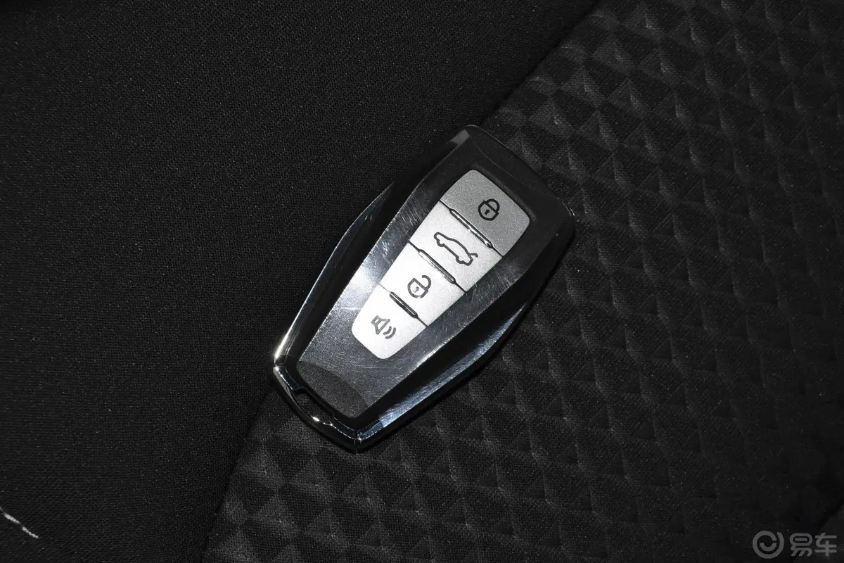 帝豪领军版 1.5L 手动 时尚型 国VI钥匙孔或一键启动按键