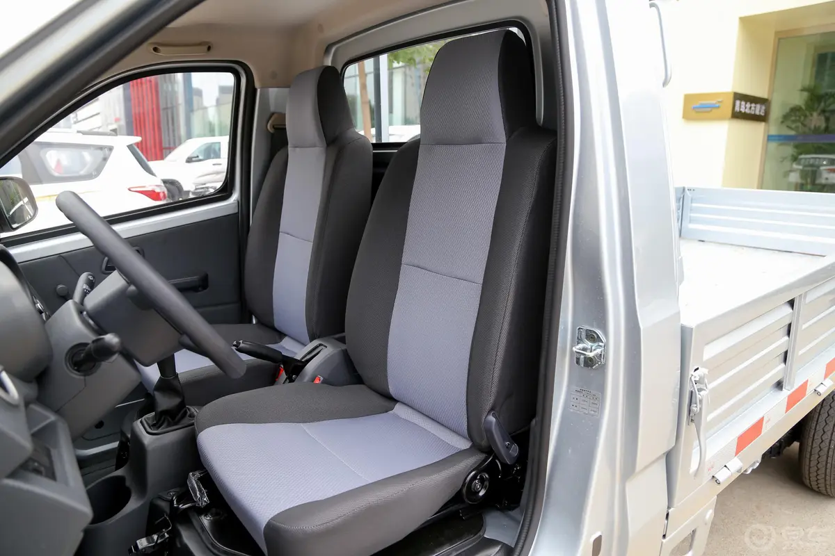 长安星卡1.5L 单排 货车基本版驾驶员座椅