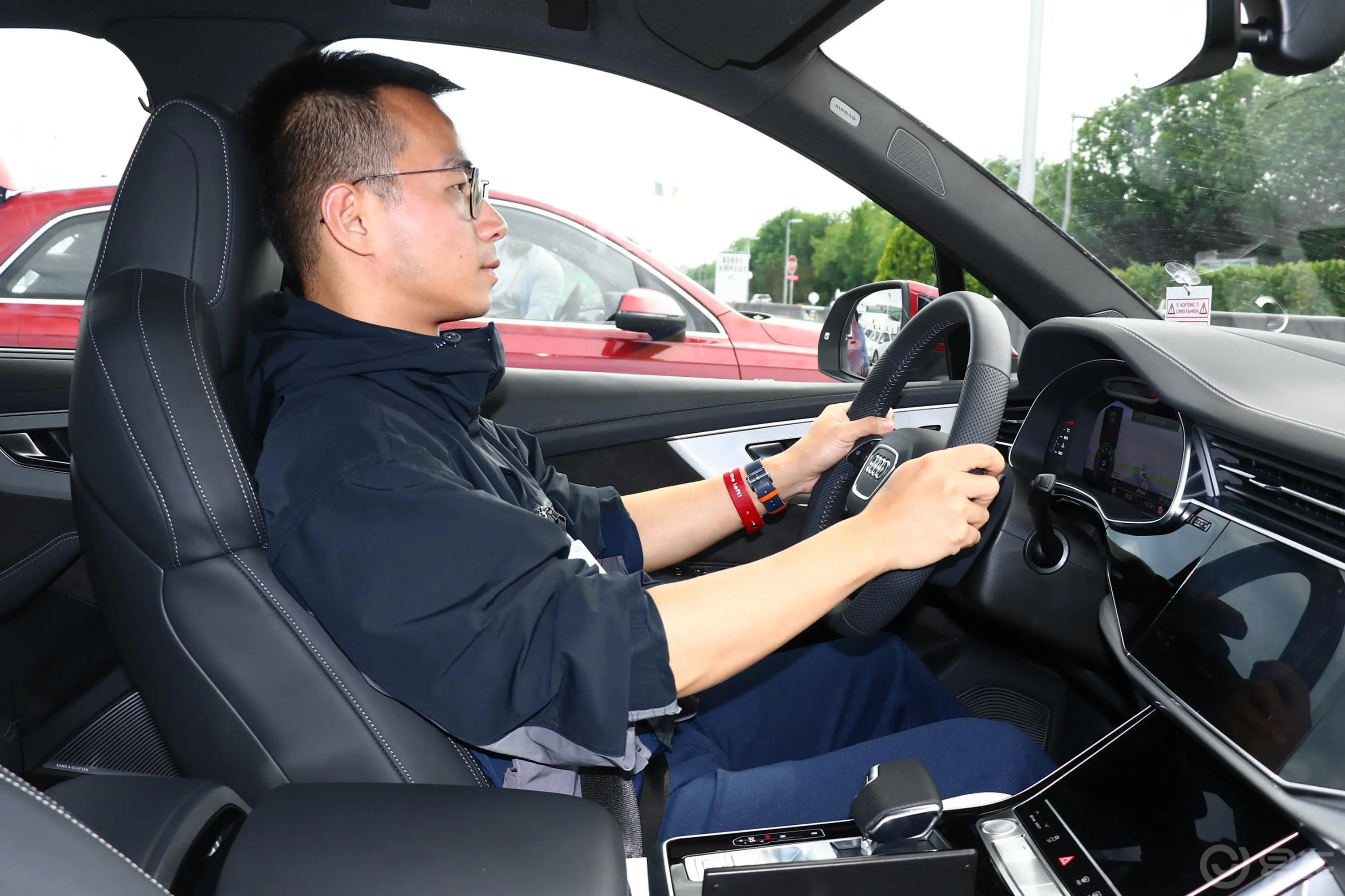 奥迪Q755 TFSI 海外版前排空间体验