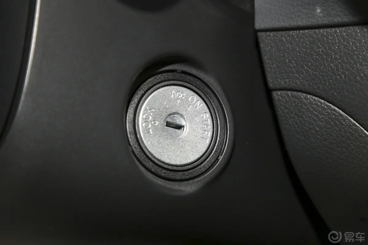 轩逸经典 1.6XE CVT 舒适版钥匙孔或一键启动按键