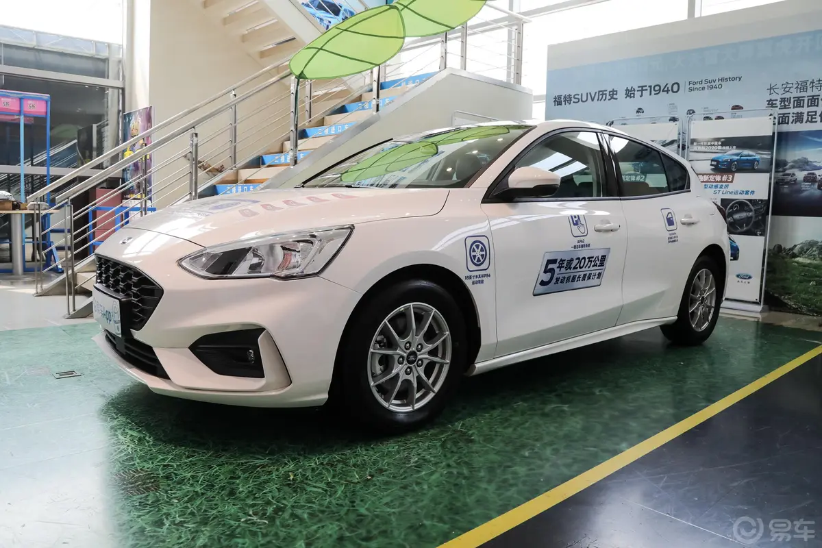 福克斯两厢 EcoBoost 180 自动 锋潮型侧前45度车头向左水平