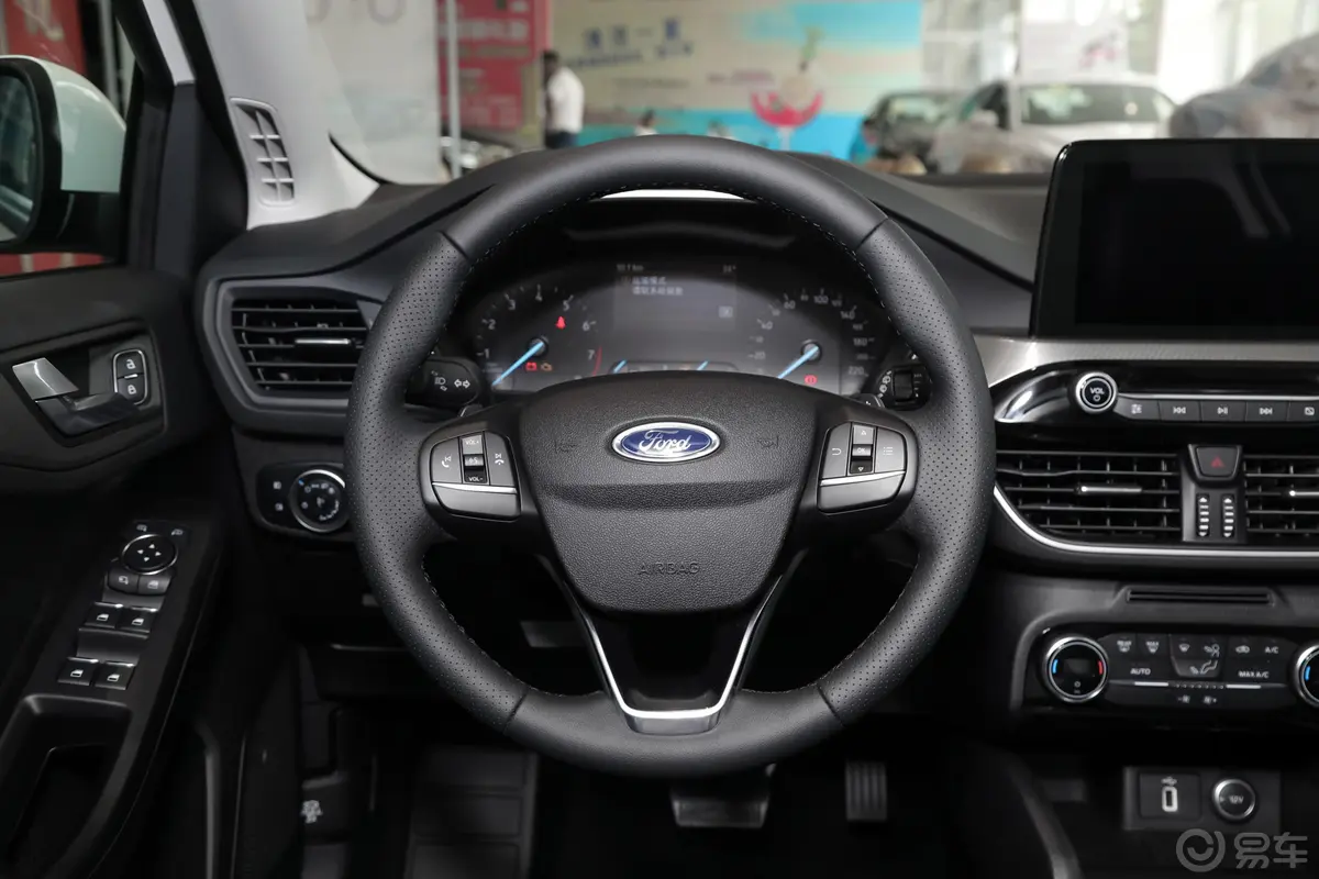 福克斯两厢 EcoBoost 180 自动 锋潮型方向盘