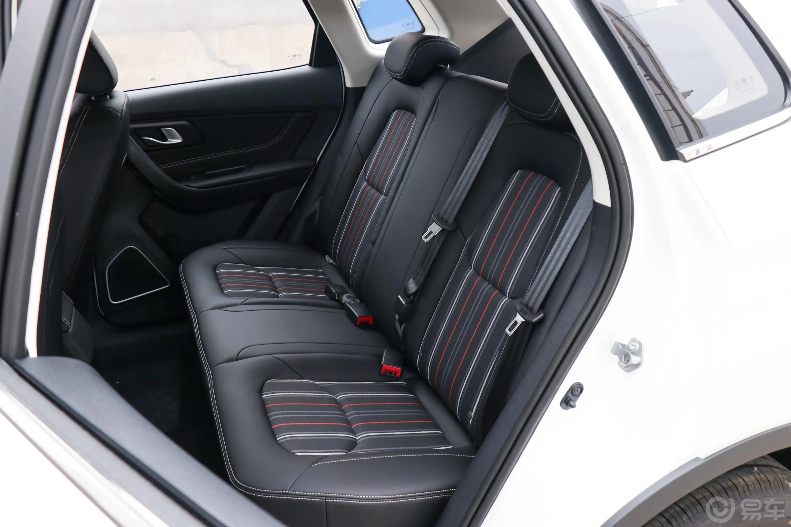 奔腾X401.6L 手动 舒适型 国VI后排座椅
