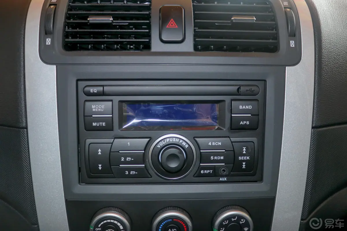 拓陆者E370周年 2.8T 手动 两驱 标箱高底盘 舒适版 柴油音响