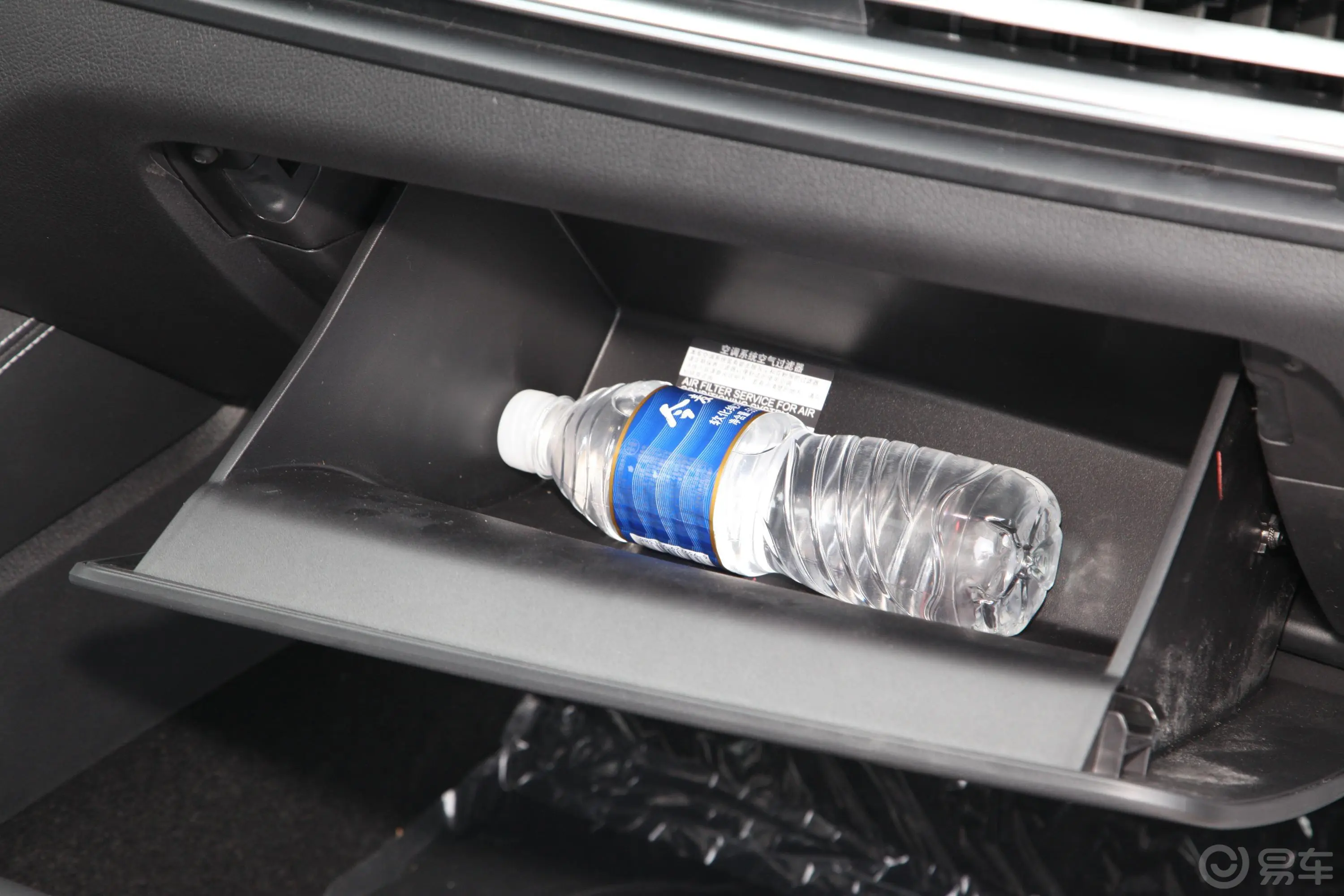 秦Pro新能源EV 超能版 高功率高续航版 智联领越型手套箱空间水瓶横置