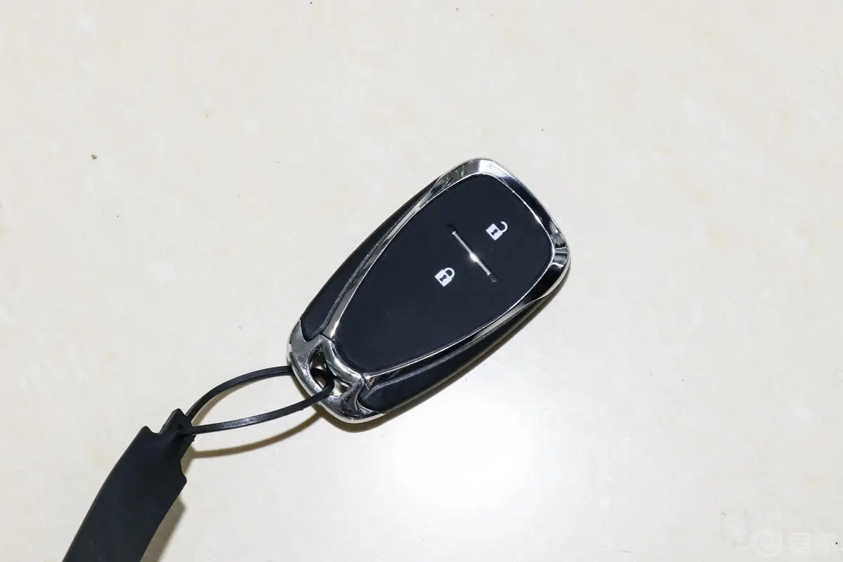 沃兰多530T 手自一体 劲享版 5座 国VI钥匙正面