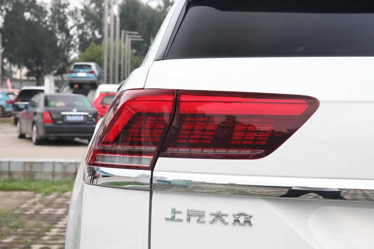 途昂X330TSI 两驱 尊崇豪华版外观