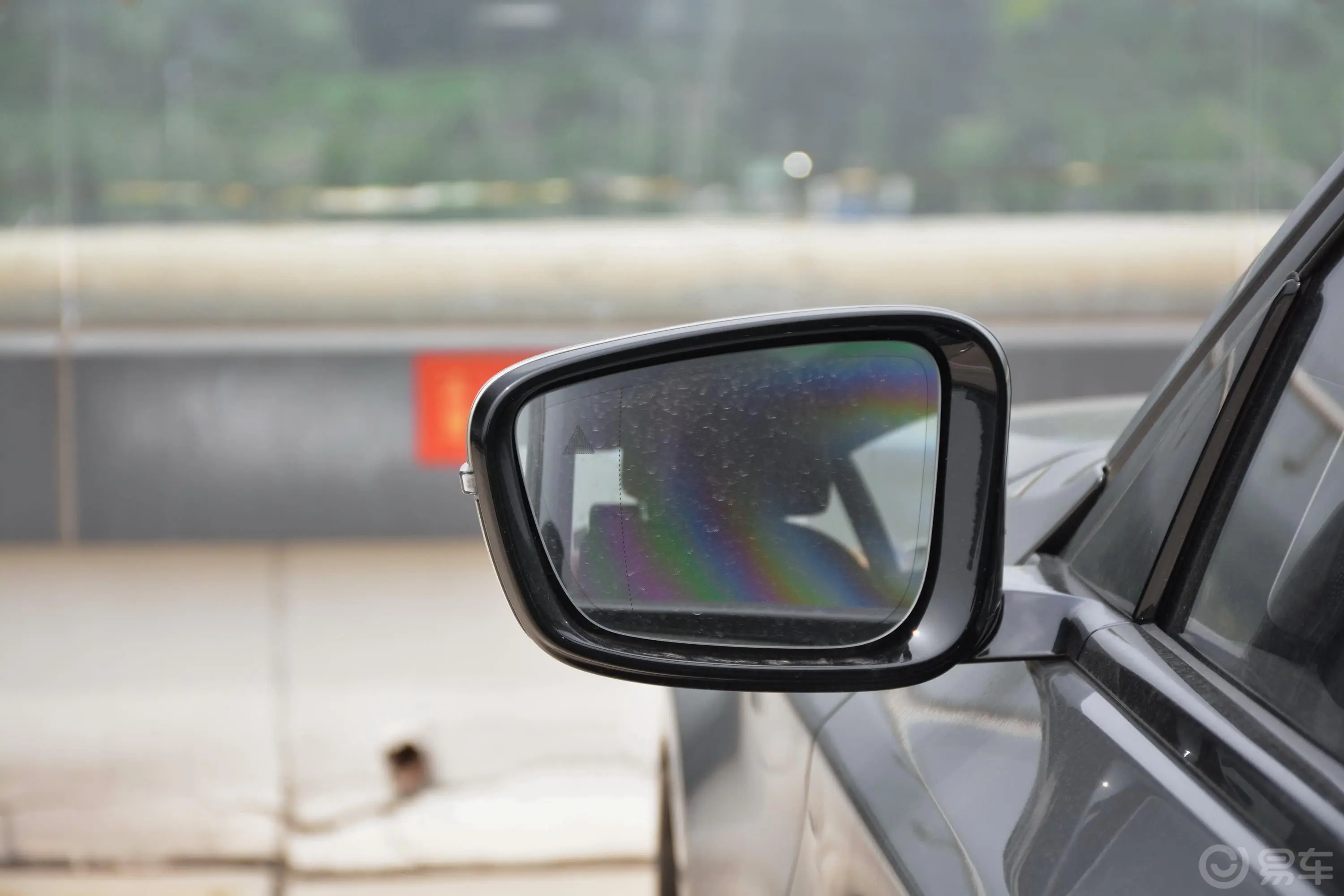 宝马7系M760Li xDrive V12 运动套装后视镜镜面