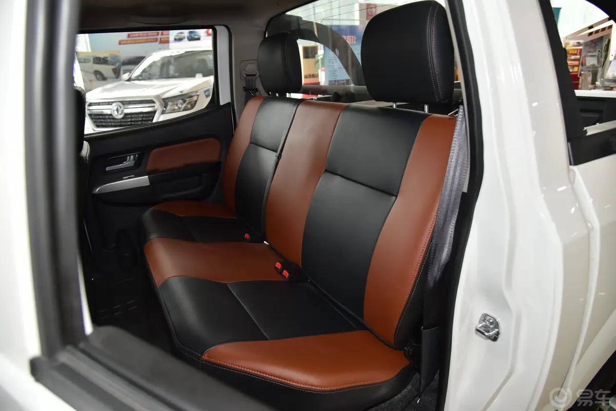 锐骐标箱 2.4L 手动 两驱 豪华版 汽油 国V后排座椅