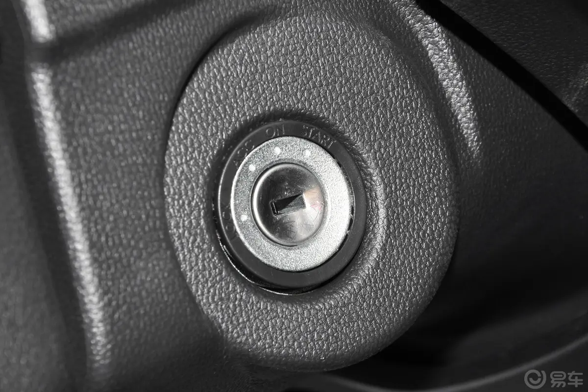 五菱宏光S1.5L 手动 基本型封窗车 国VI钥匙孔或一键启动按键