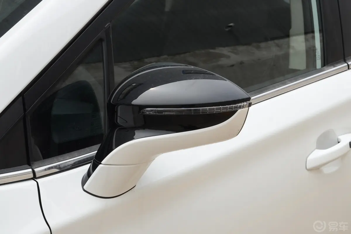 元新能源EV360 智联悦尚型主驾驶后视镜背面