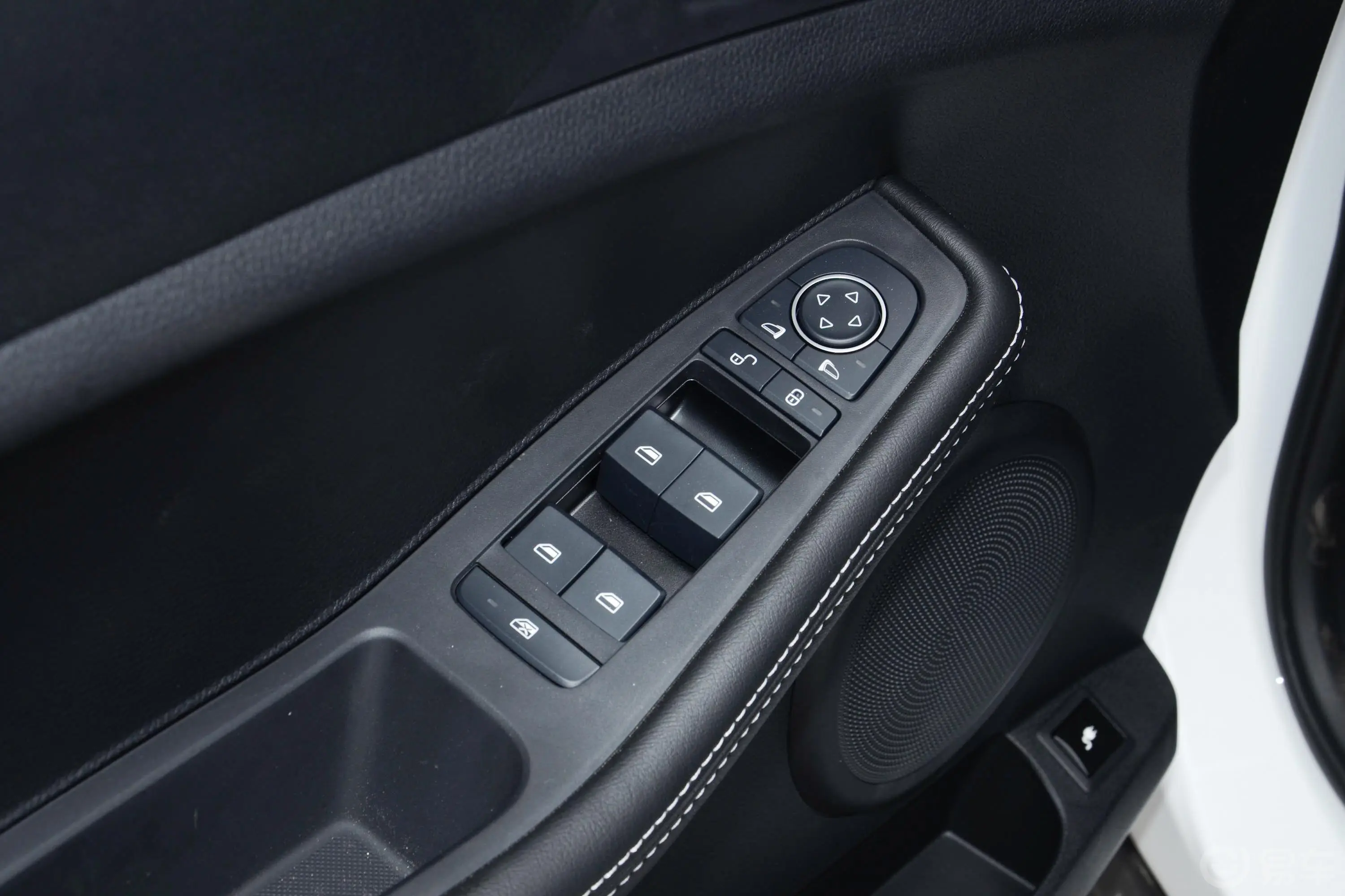 元新能源EV360 智联悦尚型车窗调节整体