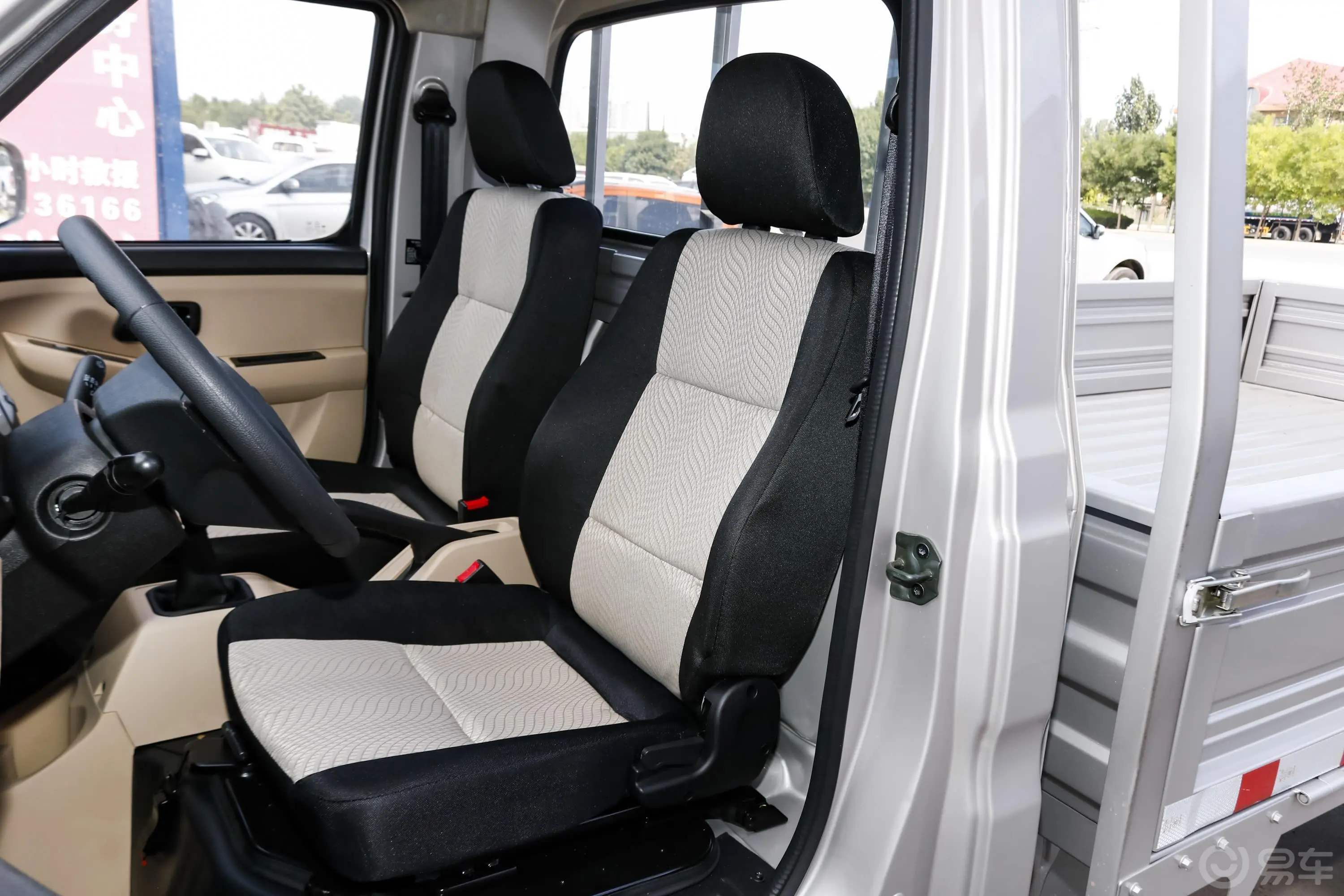新豹T3栏板 1.2L 单排货箱3050驾驶员座椅