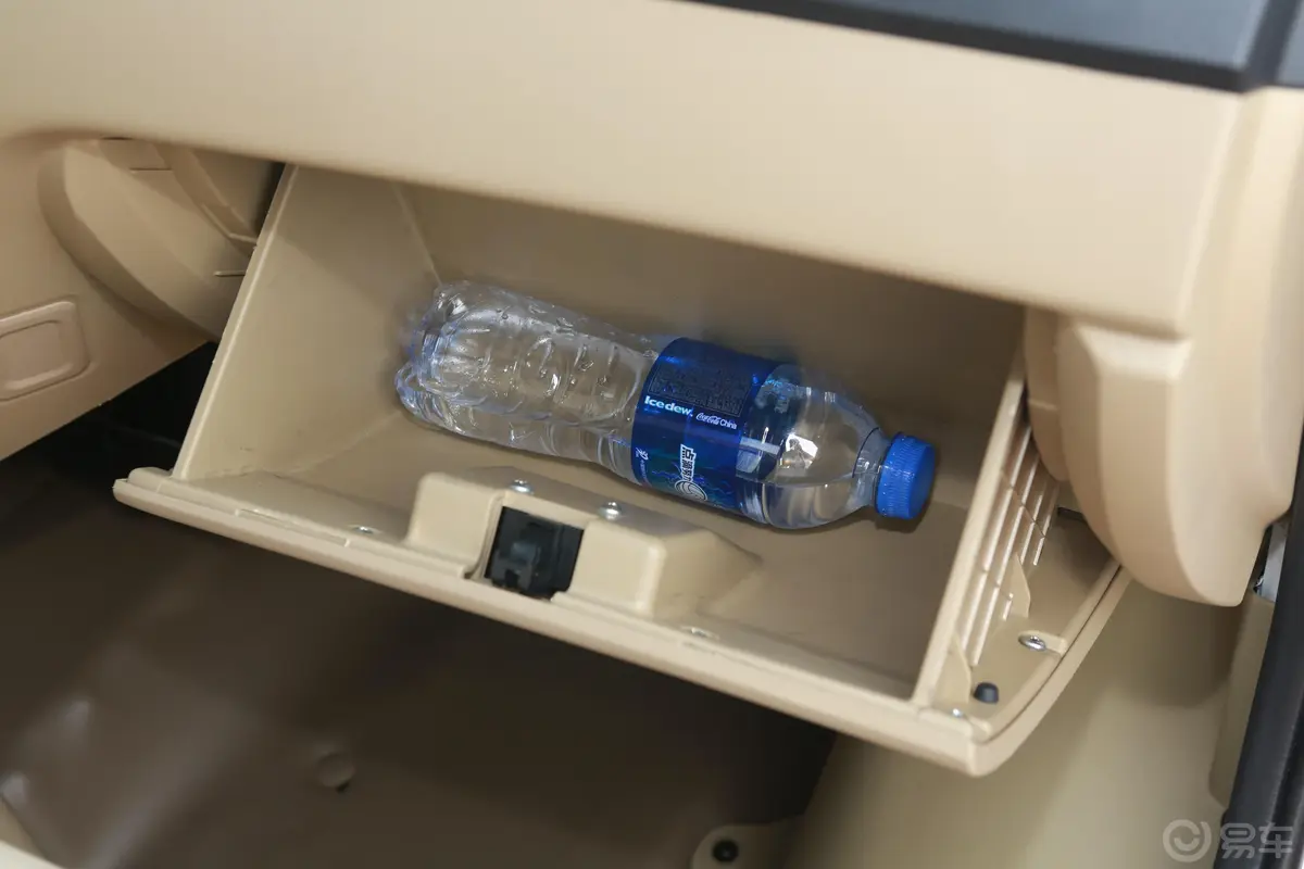 东风小康EC36标准型骆驼电池 41kWh手套箱空间水瓶横置
