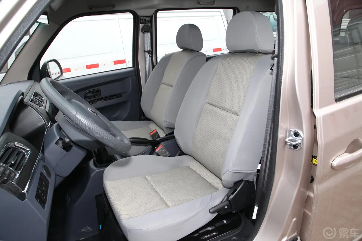 金杯小海狮X301.5L 手动 舒适版 国V驾驶员座椅