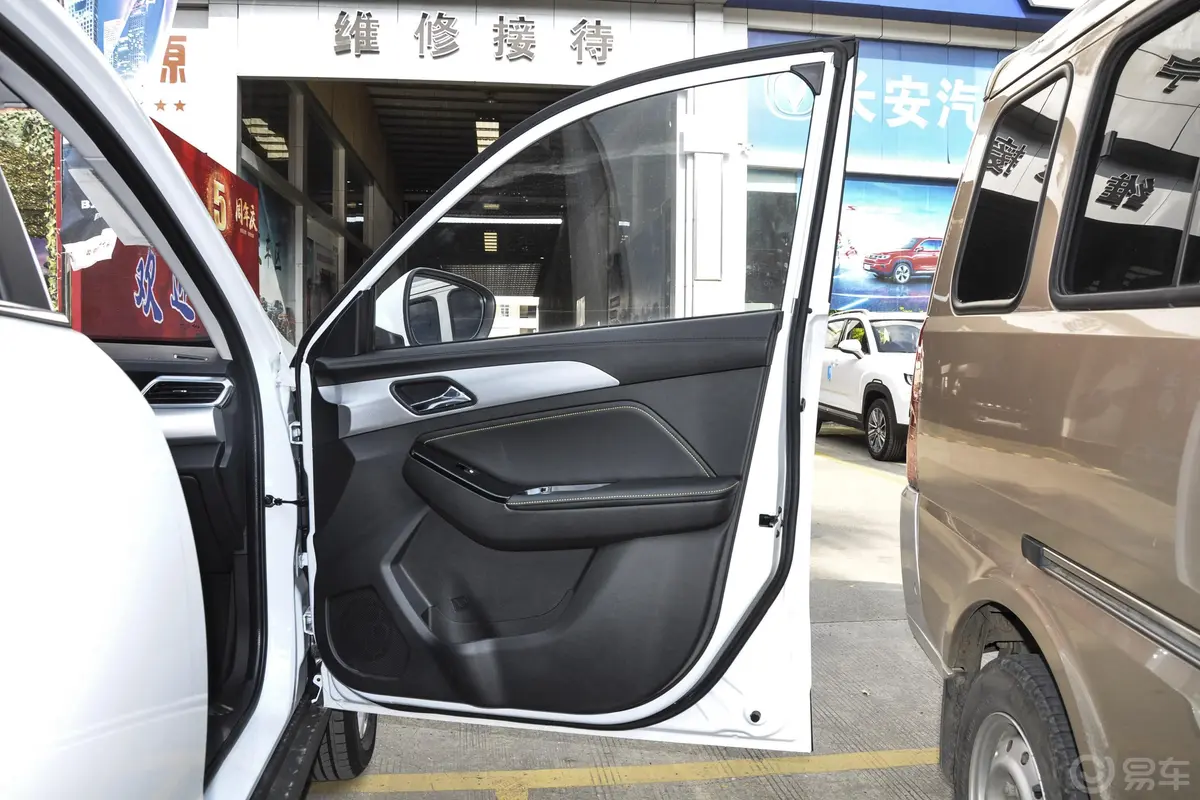 北京X31.5L 手动 荣耀版副驾驶员车门