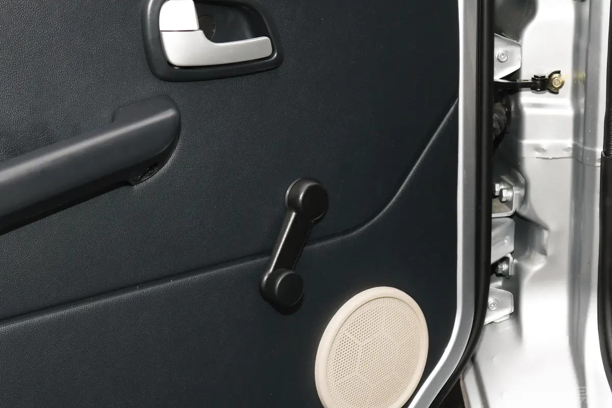睿行M801.5L 手动 舒适型 平顶对开门 单蒸空调 2座 国VI车窗调节整体