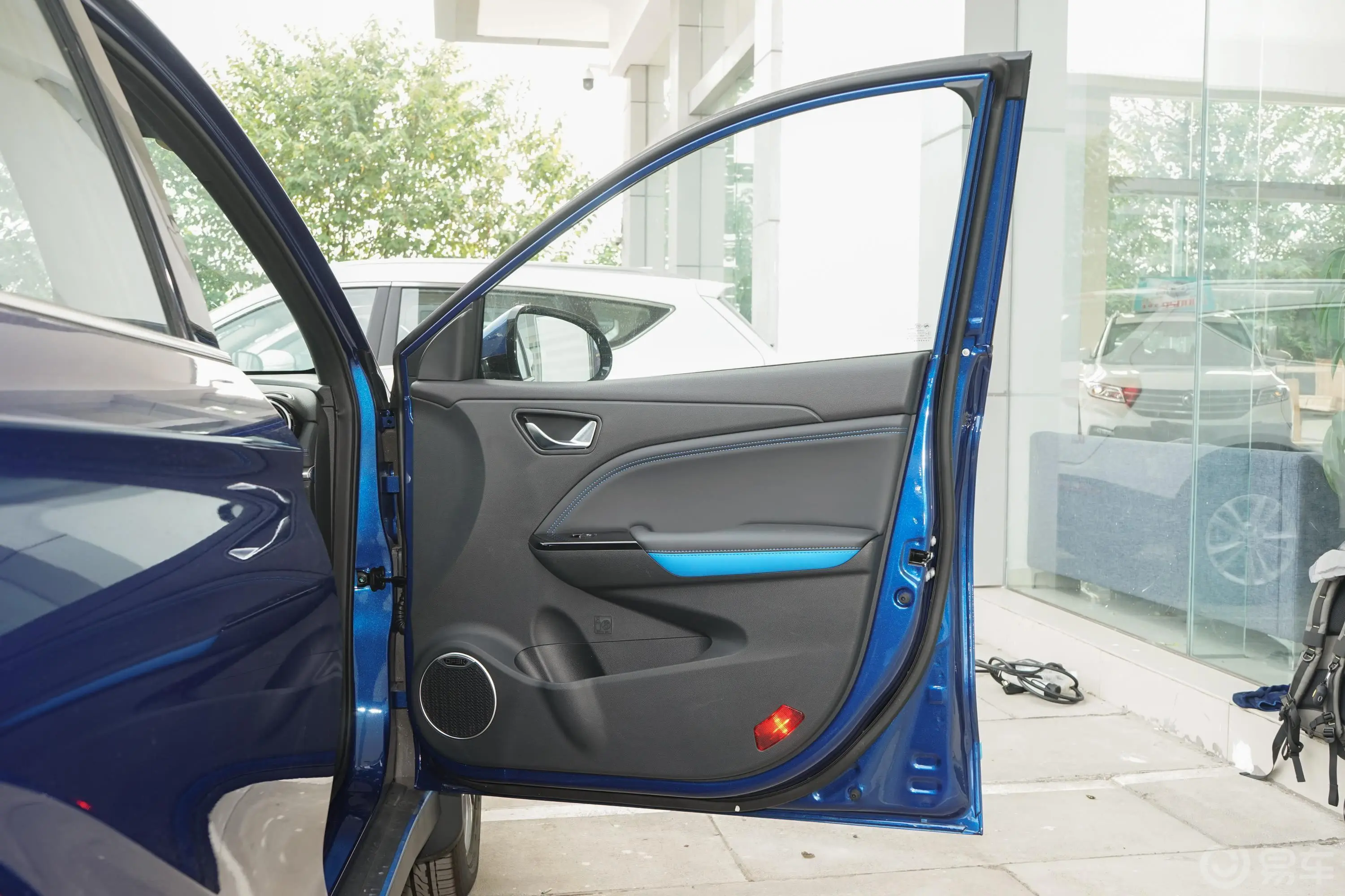 风光E3 电动版智豪型副驾驶员车门