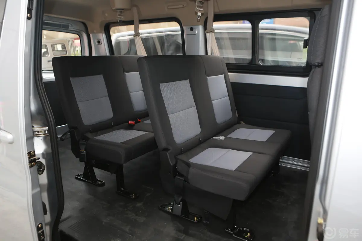 睿行M701.5L 手动 舒适型 对开门 6座 国VI后排座椅