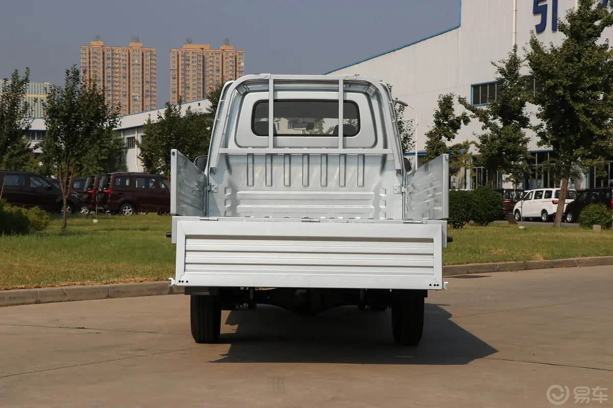 长安星卡L系列1.5L 手动 双排 货车标准型 额载975kg 国V空间
