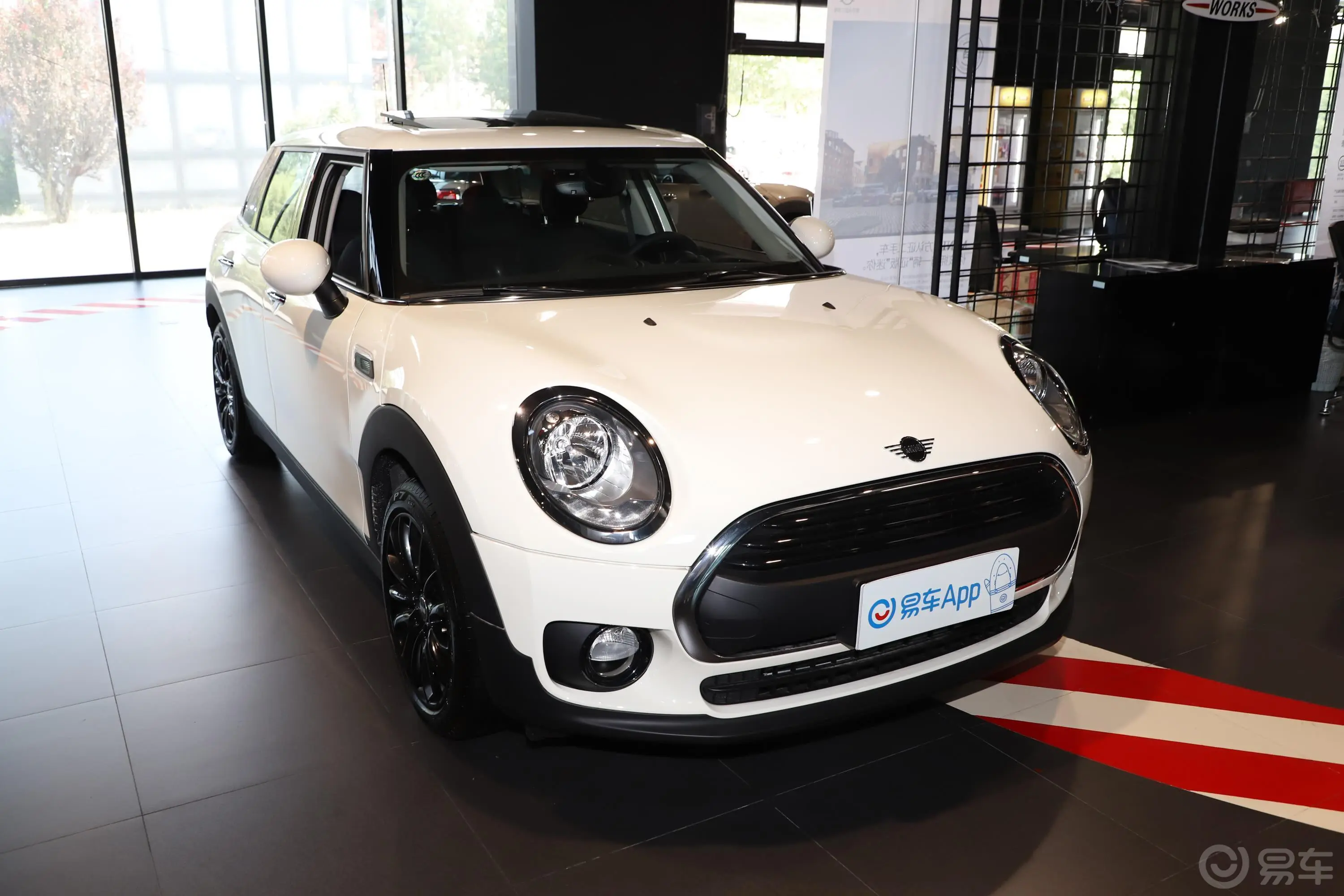 MINI CLUBMAN1.5T ONE侧前45度车头向右水平