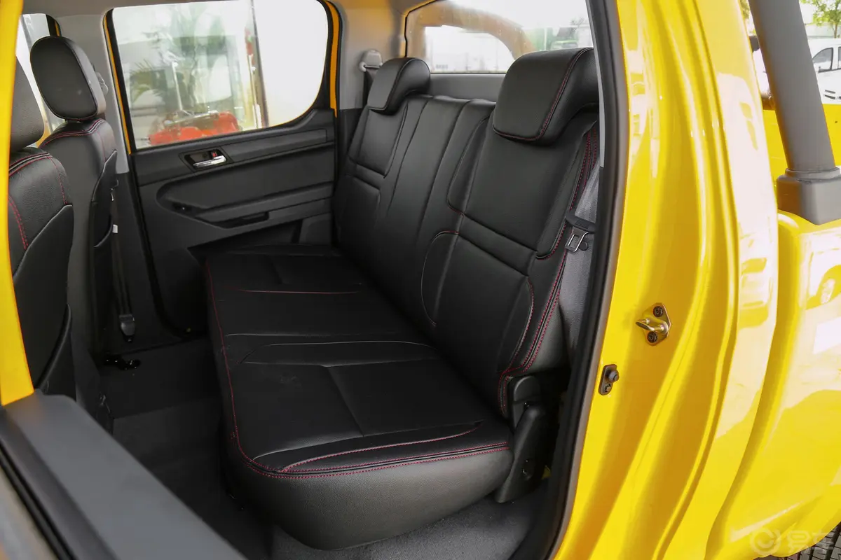 拓陆者E32.4L 手动 两驱 标箱 舒适版 汽油后排座椅