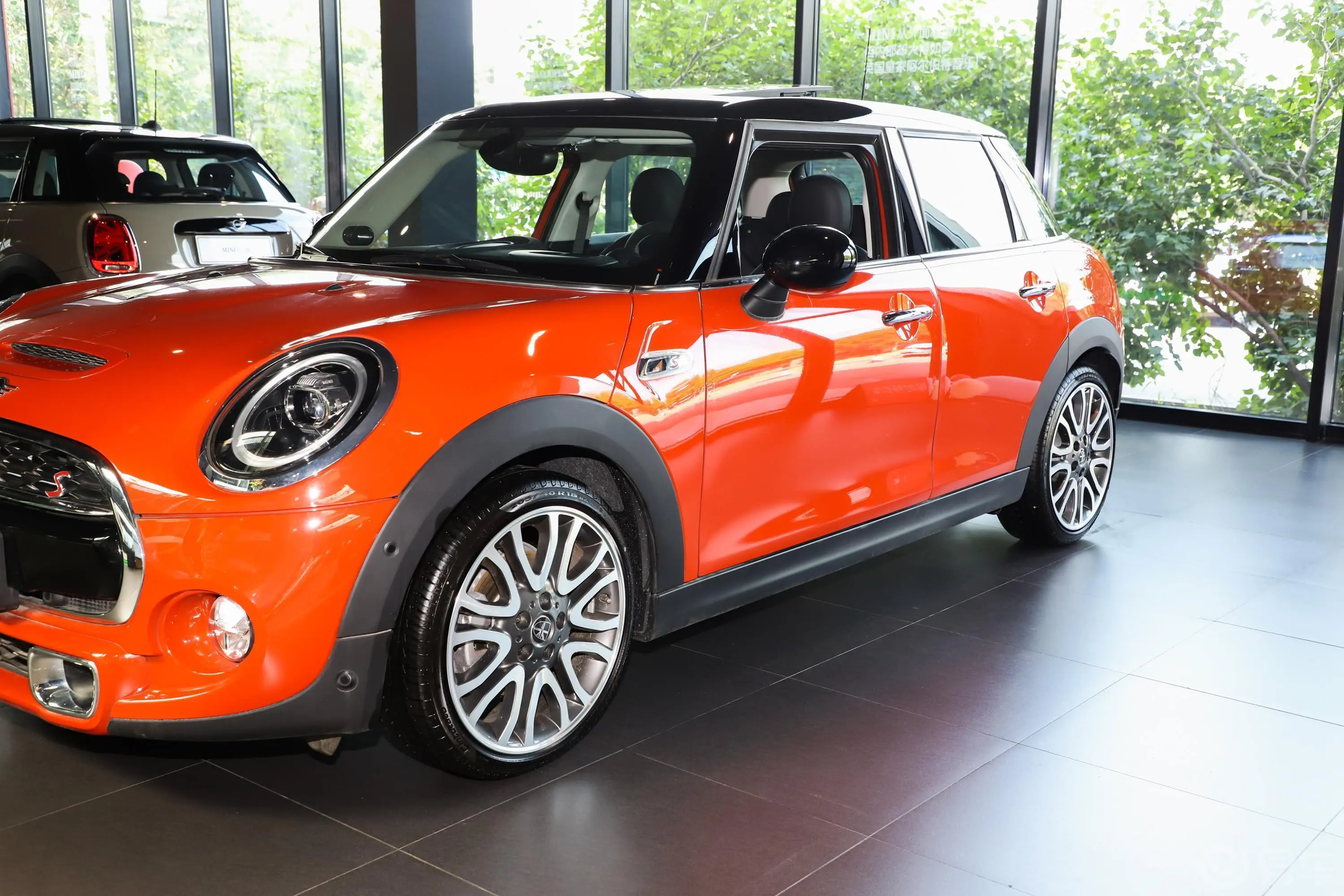 MINI2.0T COOPER S 双离合 艺术家 五门版外观