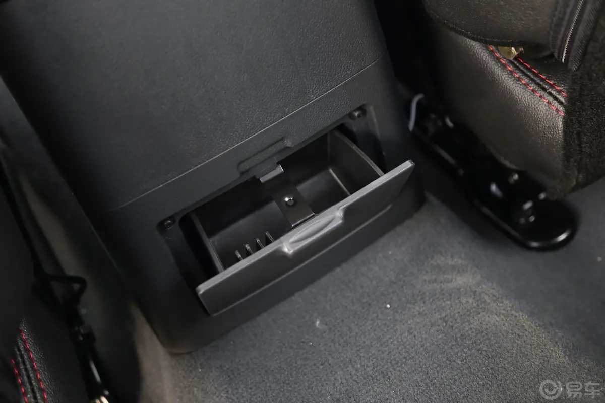 拓陆者E32.4L 手动 两驱 标箱 舒适版 汽油空间
