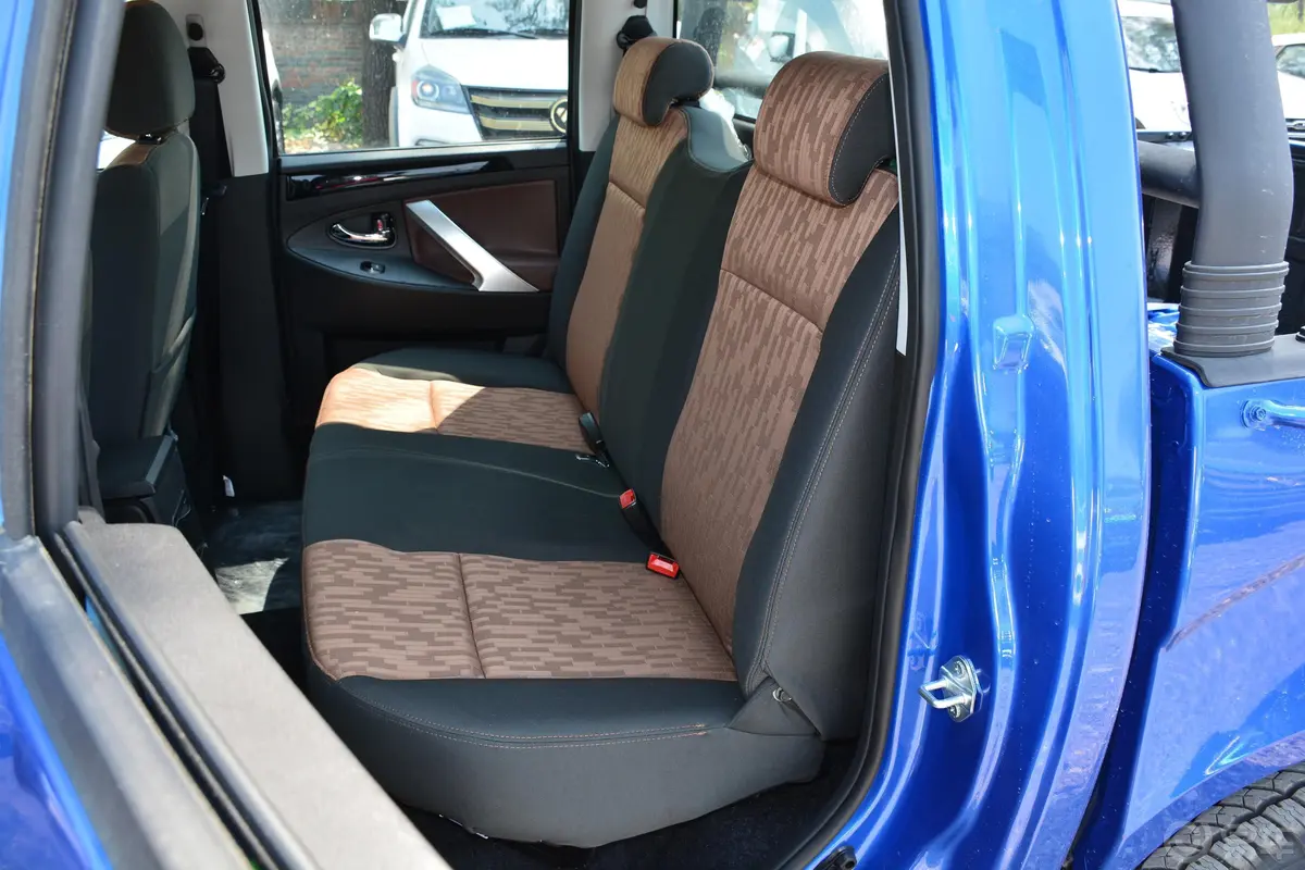 骐铃T5PLUS 2.2L 两驱 舒适版 标准轴距后排座椅