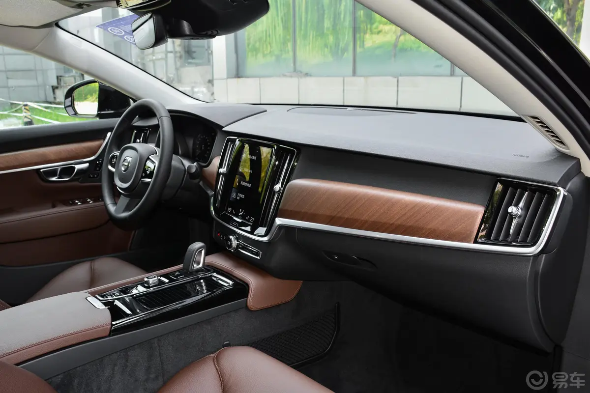沃尔沃S90新能源T8 智逸豪华版内饰全景副驾驶员方向