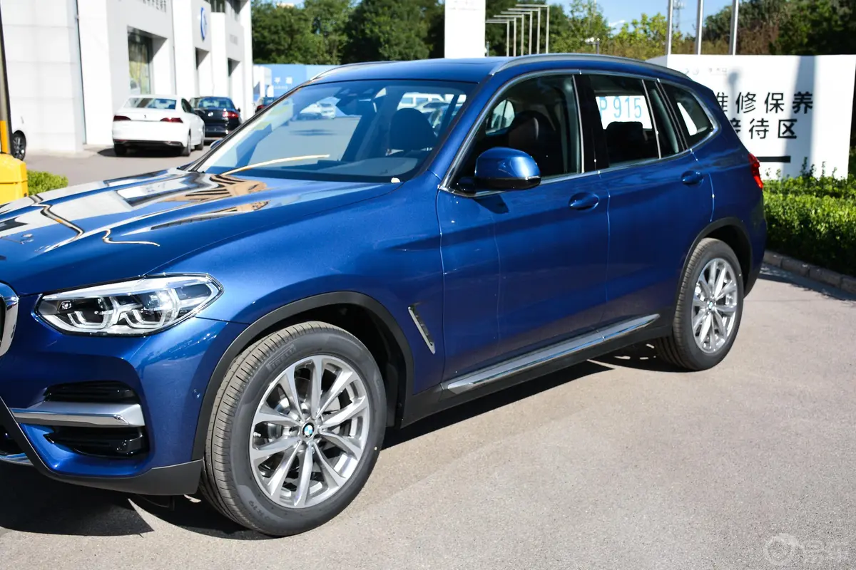 宝马X3xDrive 25i 豪华套装外观