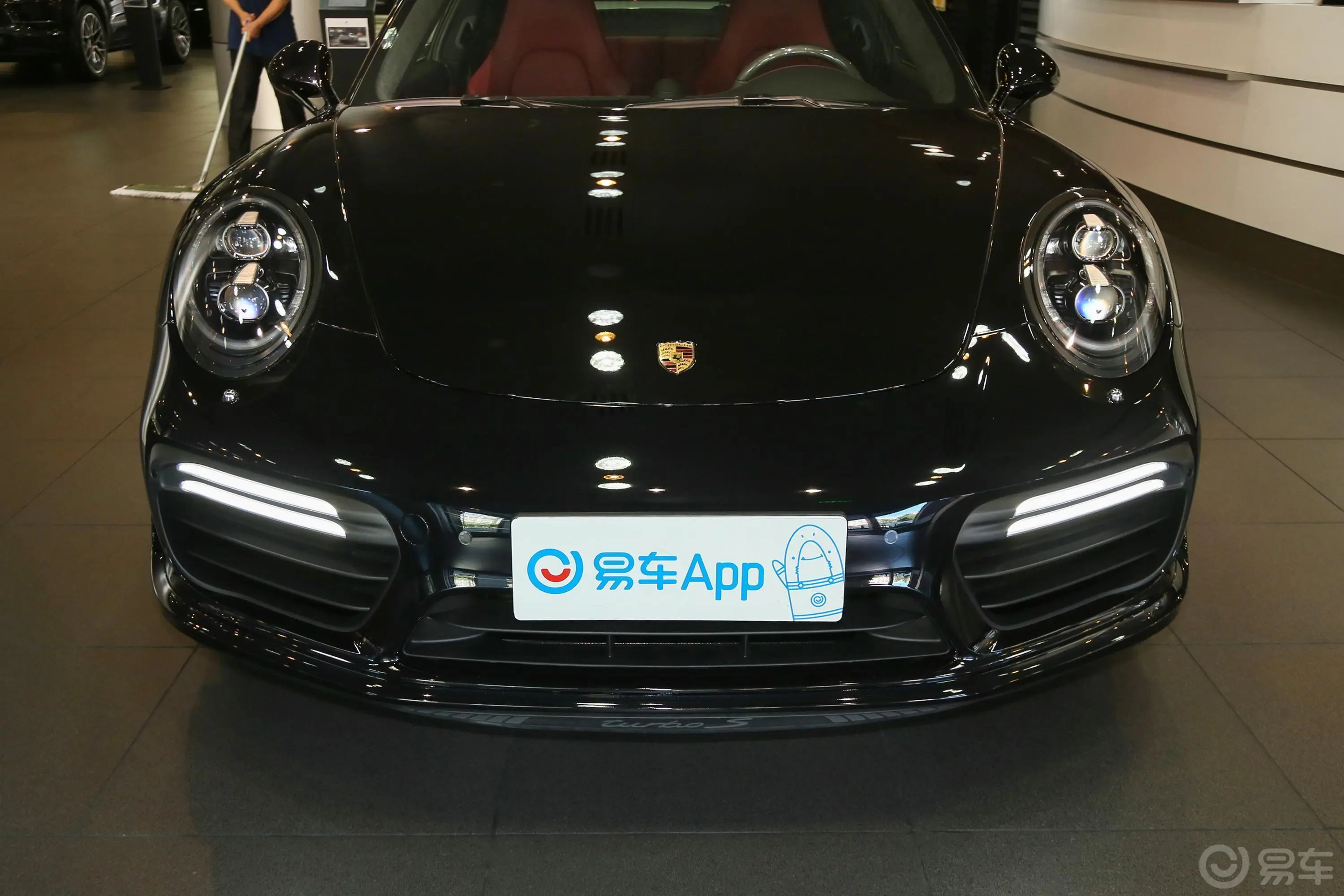 保时捷911Turbo S 3.8T前格栅侧俯拍