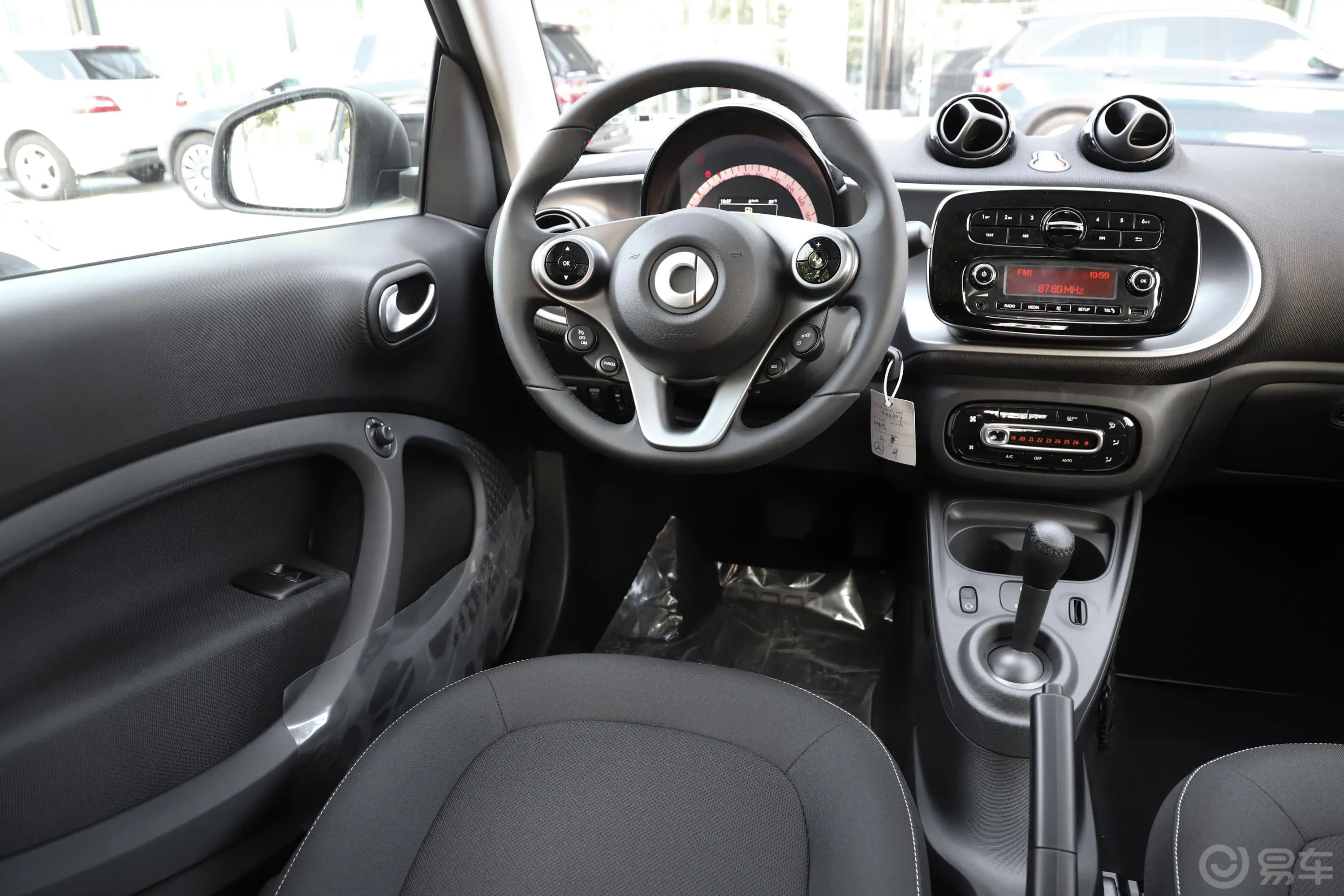 smart fortwo0.9T 66千瓦硬顶风擎版 国VI内饰