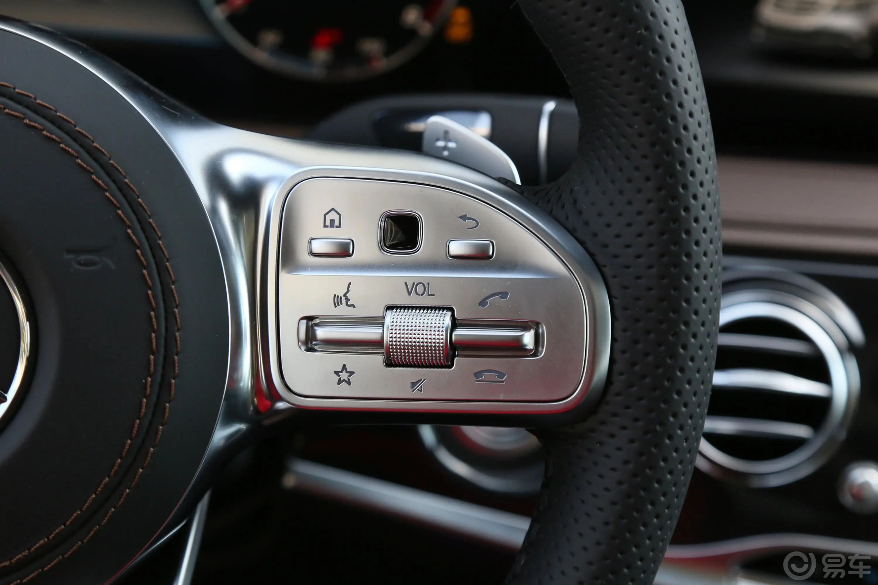 奔驰S级S 450 L 4MATIC 臻藏版右侧方向盘功能按键