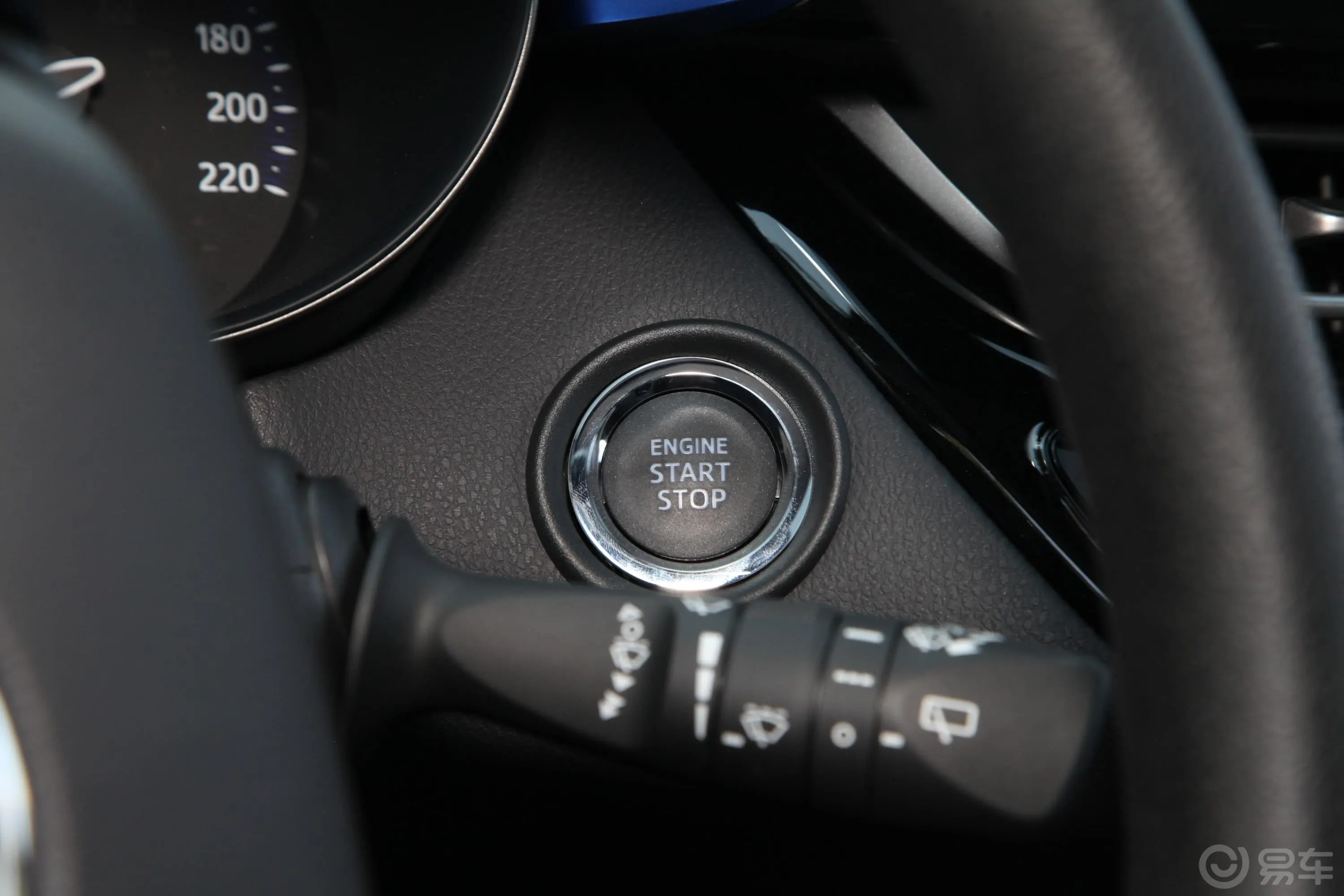 丰田C-HR2.0L CVT 旗舰天窗版 国VI钥匙孔或一键启动按键